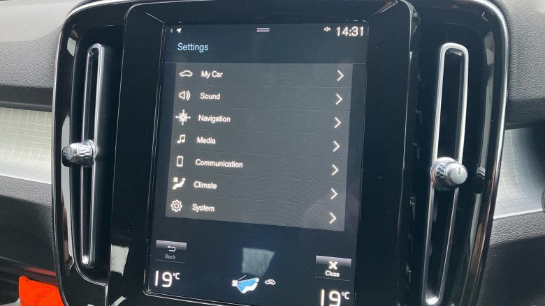 Volvo Xc40 1.5 T3 [163] Momentum 5dr Petrol Estate